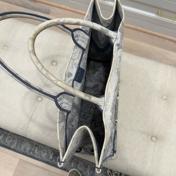Authentic large Dior Book Tote in Gradient Canvas - Picture 8 of 9